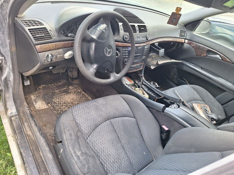 Dezmembrez mercede e class w211
