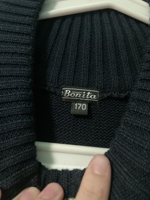 Униформена жилетка за Пета гимназия Варна