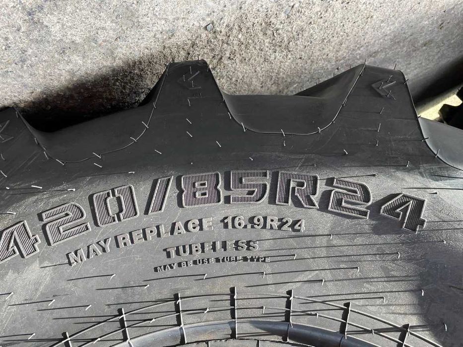 Anvelope noi TUBELESS pentru tractor cu incarcator 420/85R24