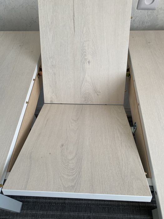 Продам кухонный стол