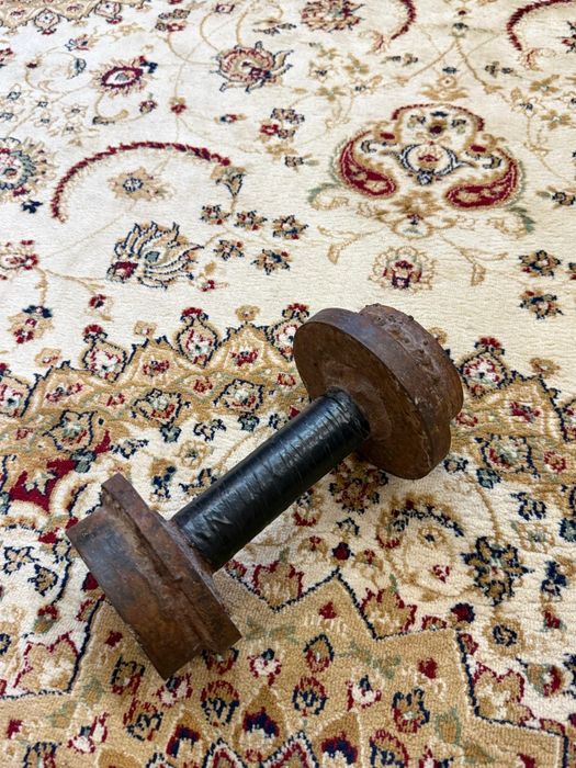 Продам гантель металлическую