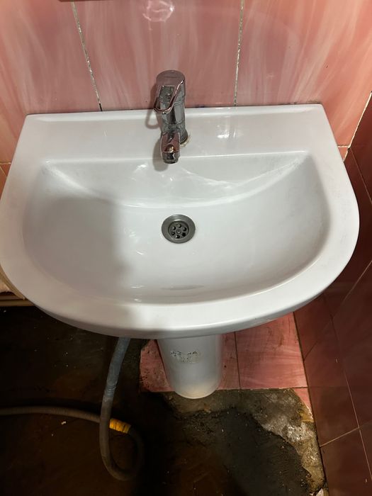 Раковина с пьедесталом