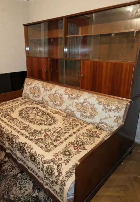 Pat extensibil /Recamieră/canapea, lemn, cu biblioteca si depozitare.