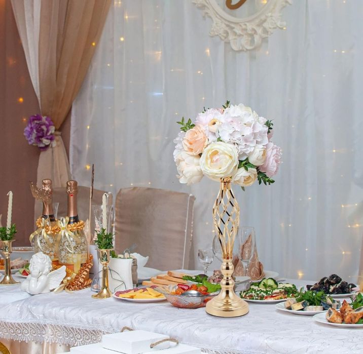 Златни вази за цветя тромпети Поставка за цветя