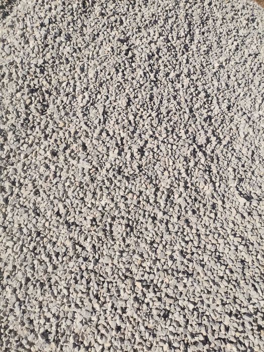 Скална маса, дренажен камък,пясък, земя. Доставка с гондола 30тона