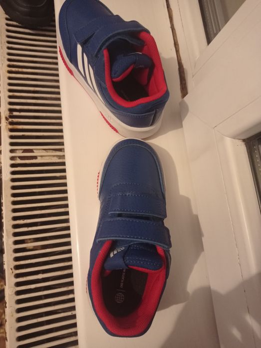 Adidași copii mărime 22 și 27