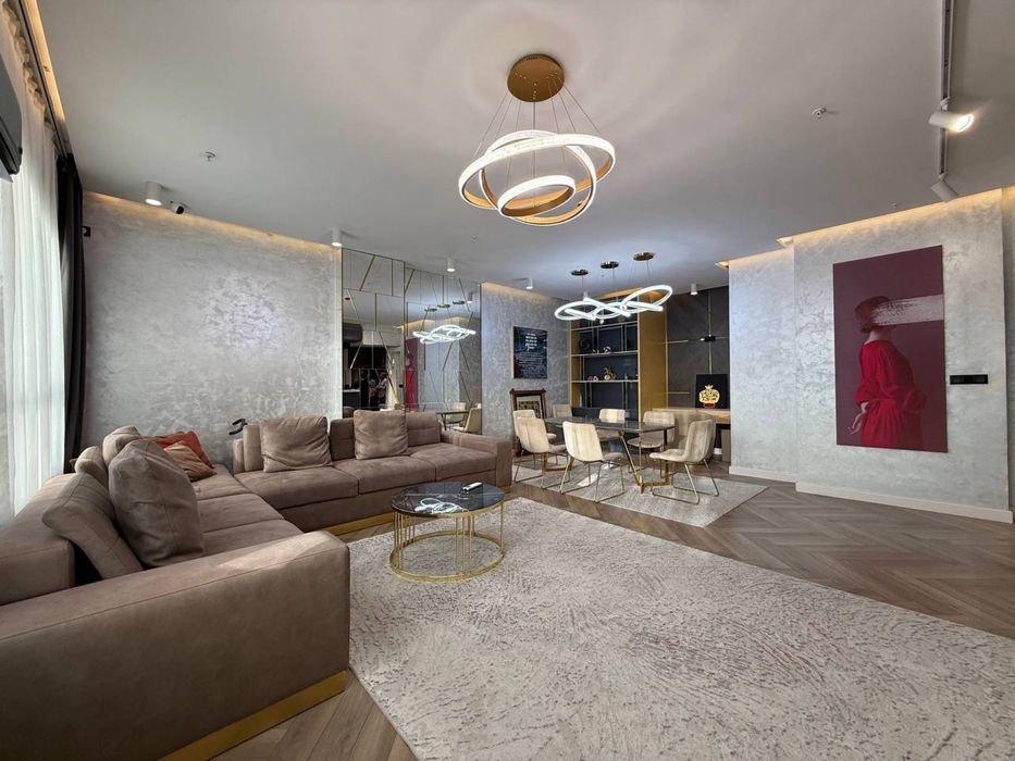 Продается квартира Жк Акай сити 2 комнаты 100кв.м