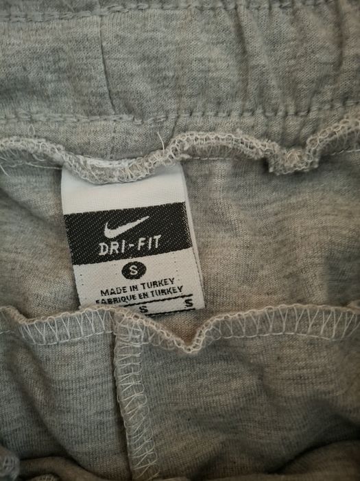 Nike tech fleece S размер чисто нов