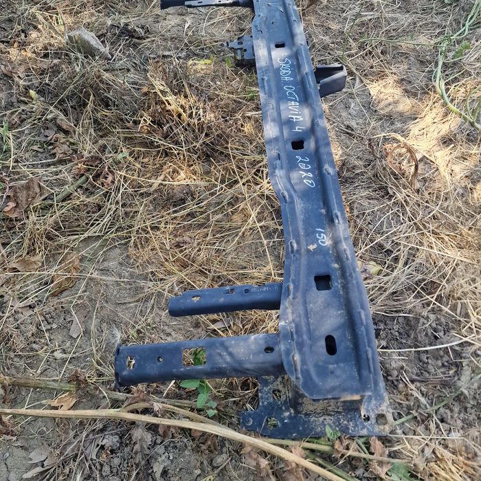 Skoda Octavia 4  2020 греда предна броня