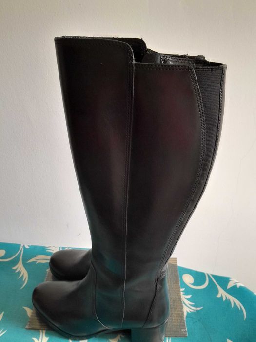 Vând cizme piele,model deosebit