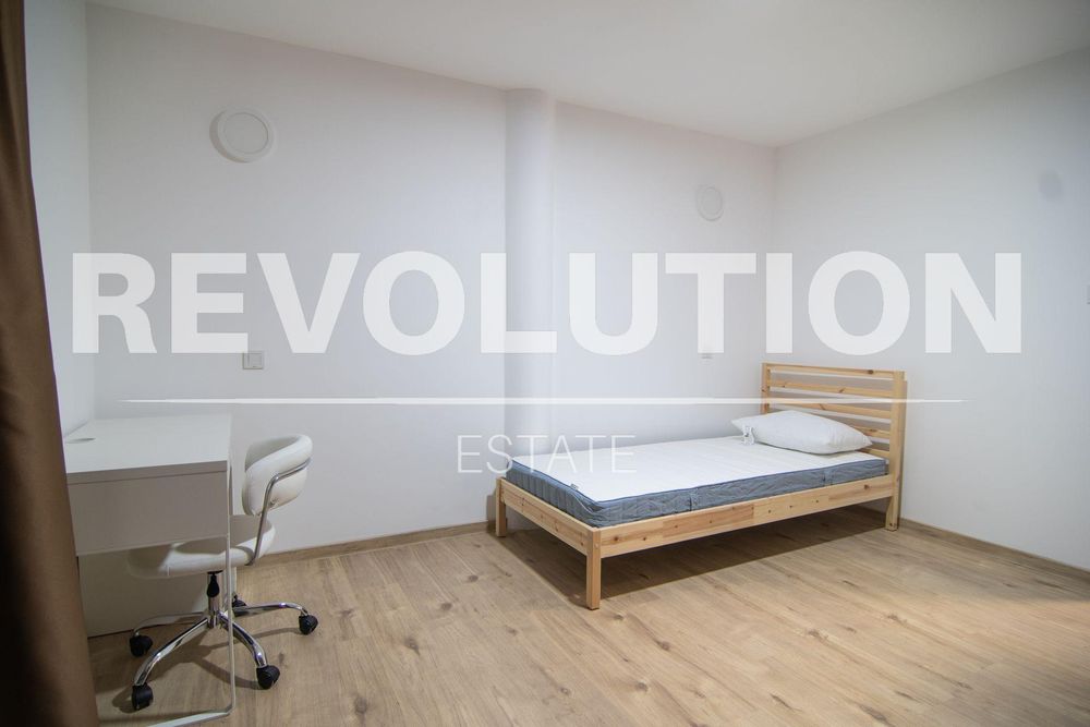 Дава се под наем Тристаен апартамент в Пловдив, Център - 150 кв.м за 1994.61 € - Снимка #6