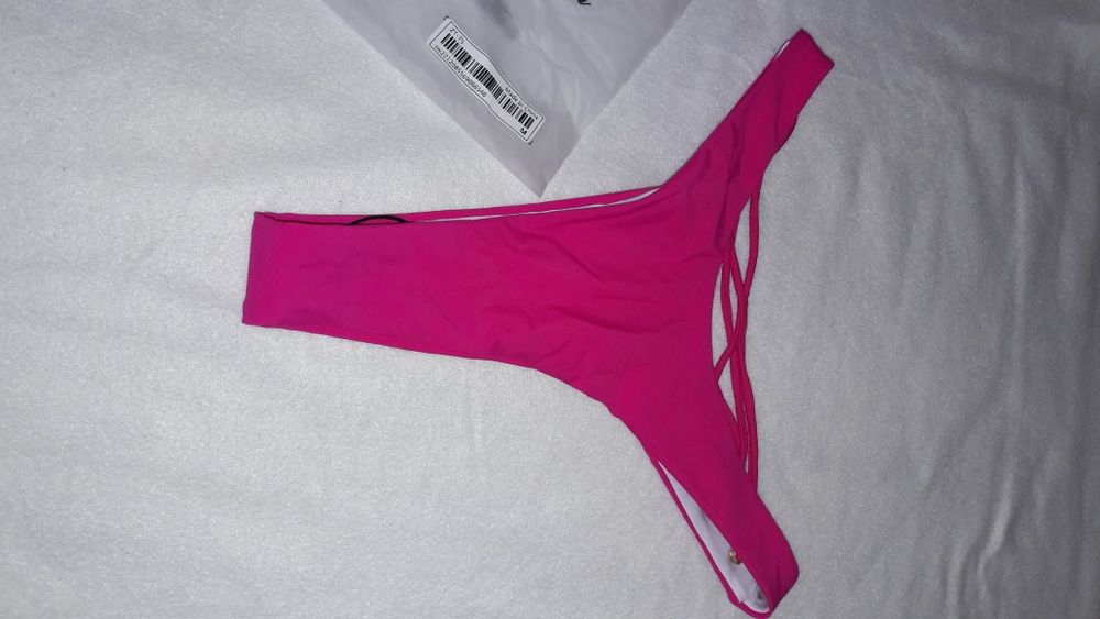 Lenjerie roz noi cu șnur disponibili