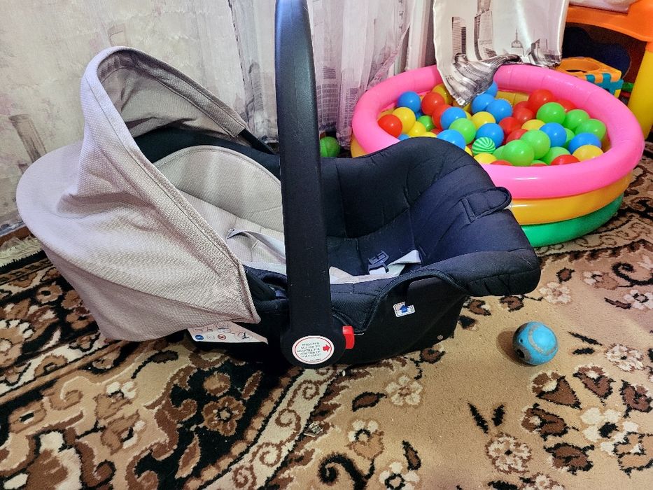 Продам автолюльку детскую