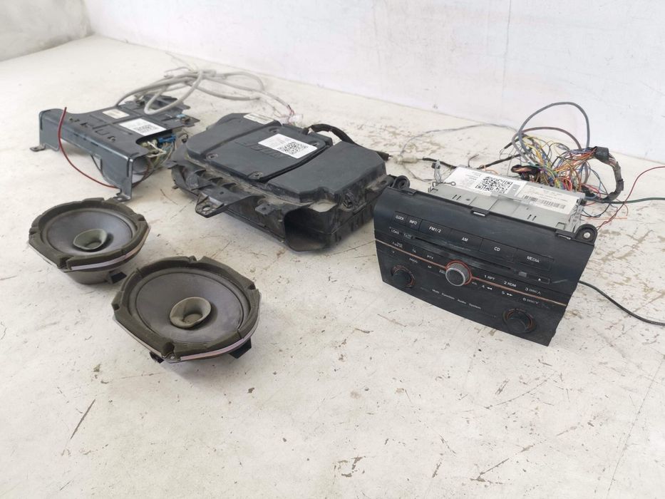 Amplificator Audio Cu Subwoofer Si Unitate Radio Mazda  3 BK 2003 2004