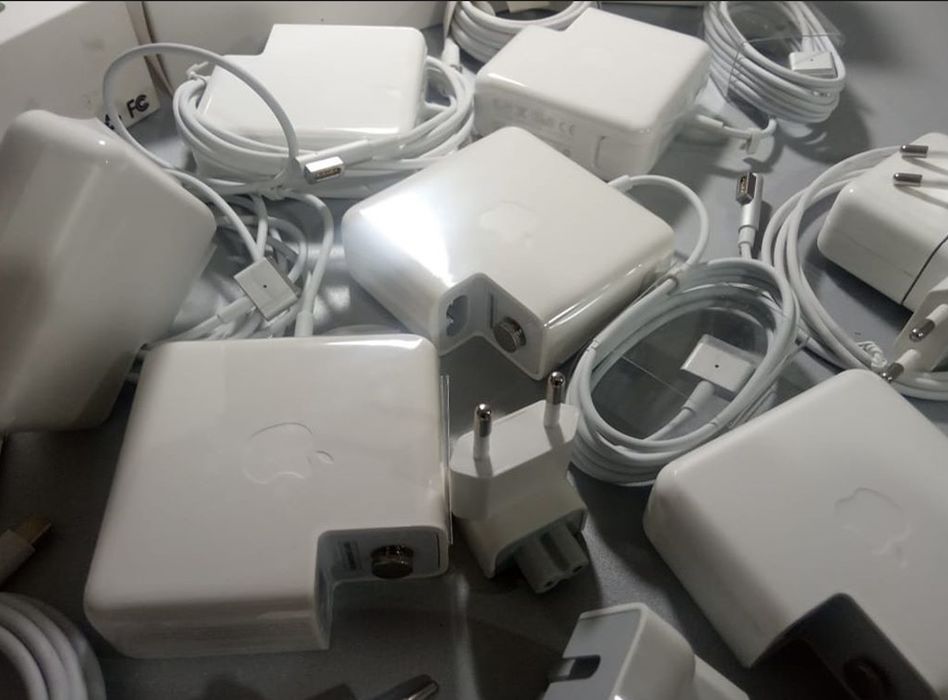для MACBOOK - зарядка блок питания