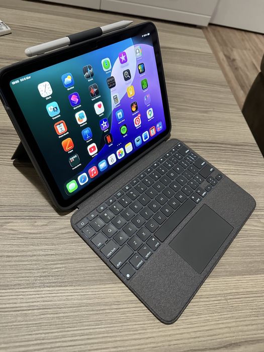 iPad 11 A16 2025  Гаранция до 05.2026 + Logitech Combo Touch + Писалка