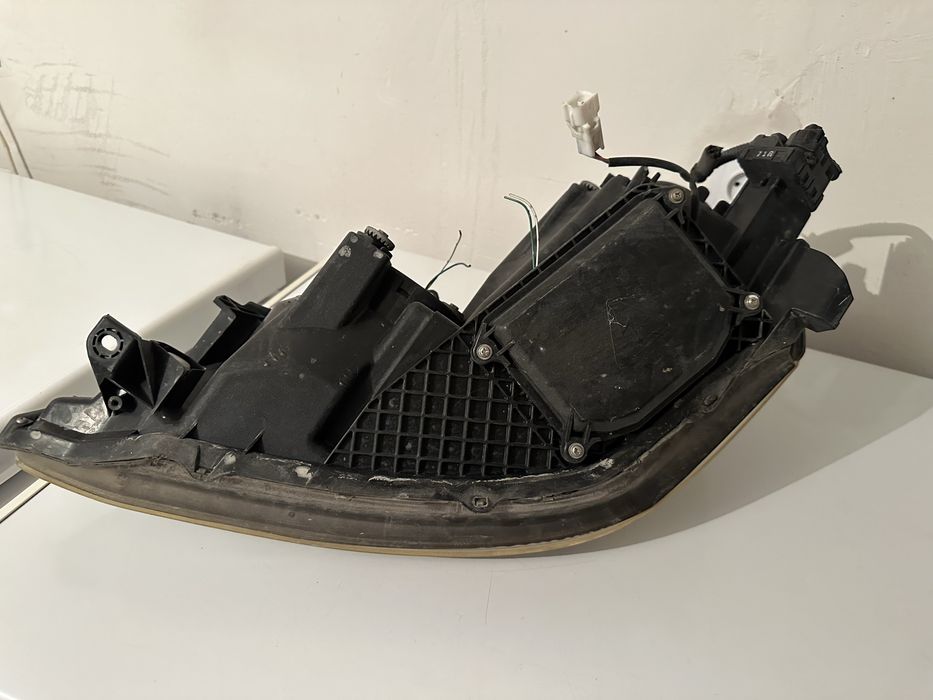 Toyota ipsum фары