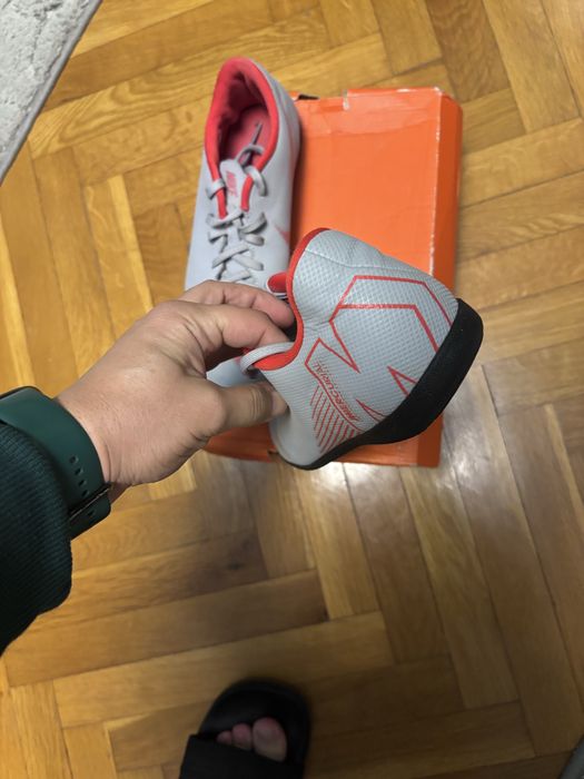 Футболни обувки стоножки Nike Mercurial 39