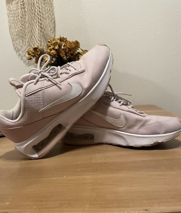 Adidasi air max intrlk