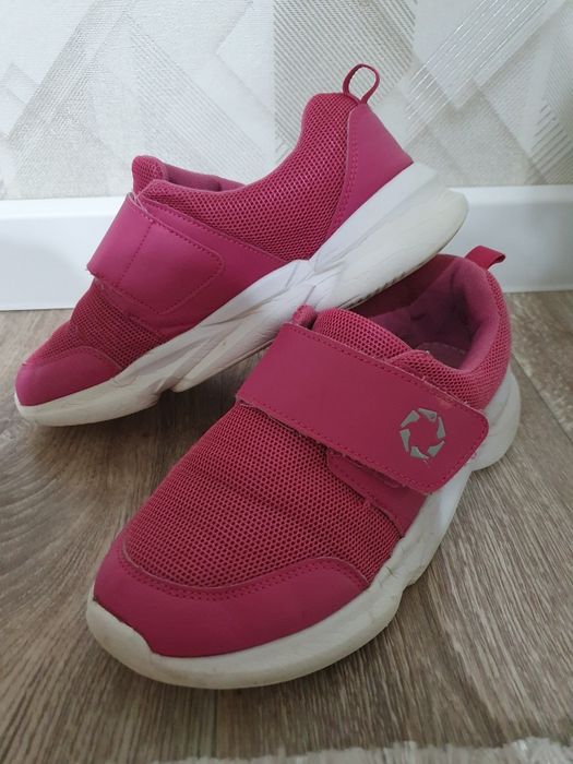 Продам кроссовки для девочек