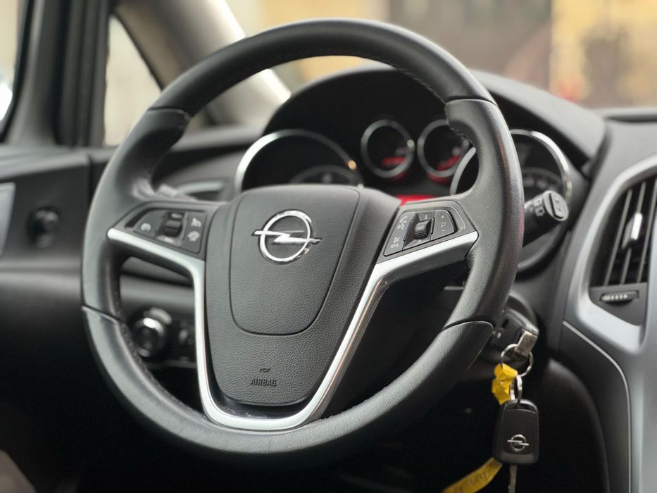 Opel Astra Edition Facelift 2014