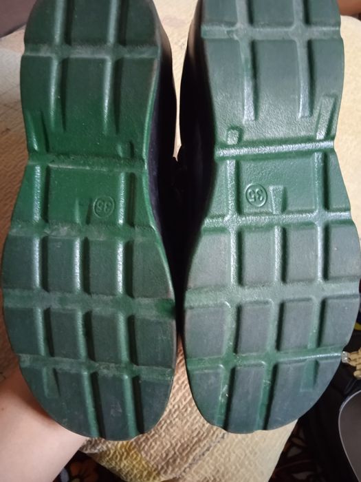 Продам кроссовки 35рр