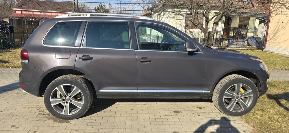 Vand Touareg sau schimb cu suv mai nou .