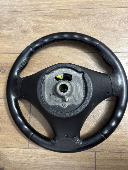 Volan sport cu airbag si comenzi bmw e90 e87 e84 e89 e70