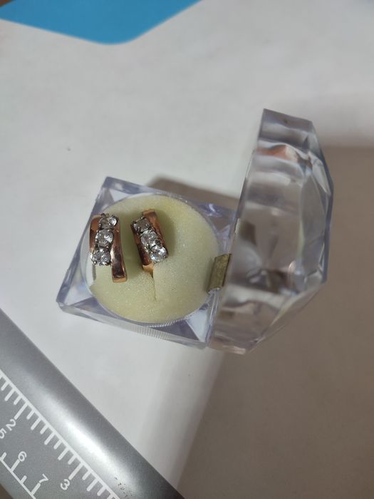 Продам серьги . С пробой