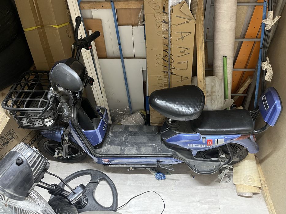 электро скутер марки Gicin