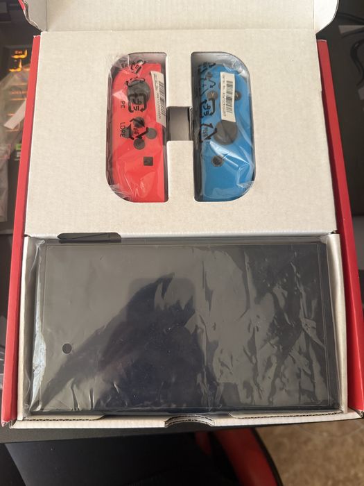 Nintendo Switch Oled  + protective case