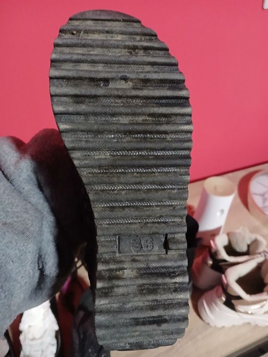 Различни дамски боти ,ботуши и обувки