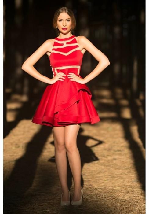 Червена рокля