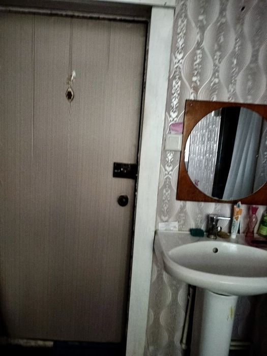 Комната в общежитии коридорного типа