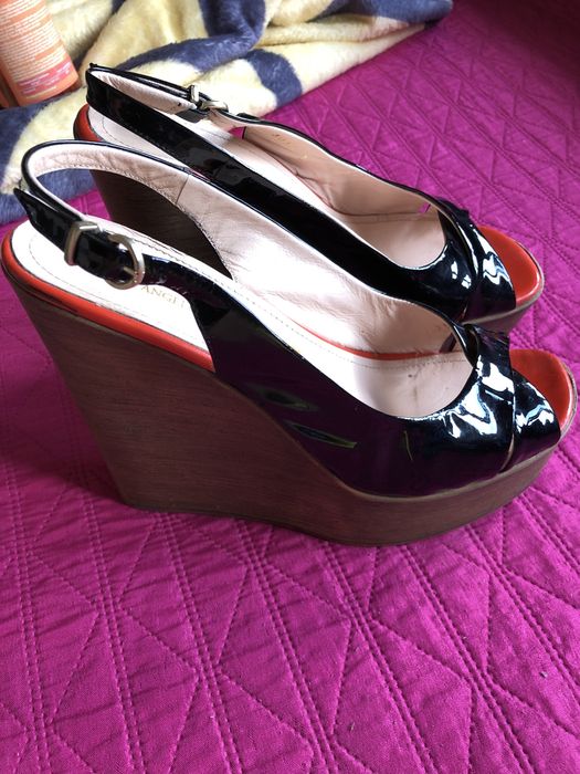 Sandale platforma, piele lacuita