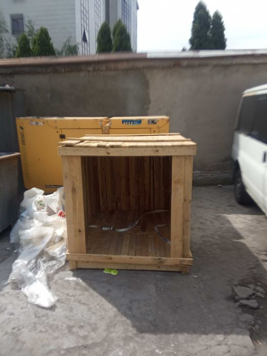 Большой ящик, можно использовать как будку для собаки