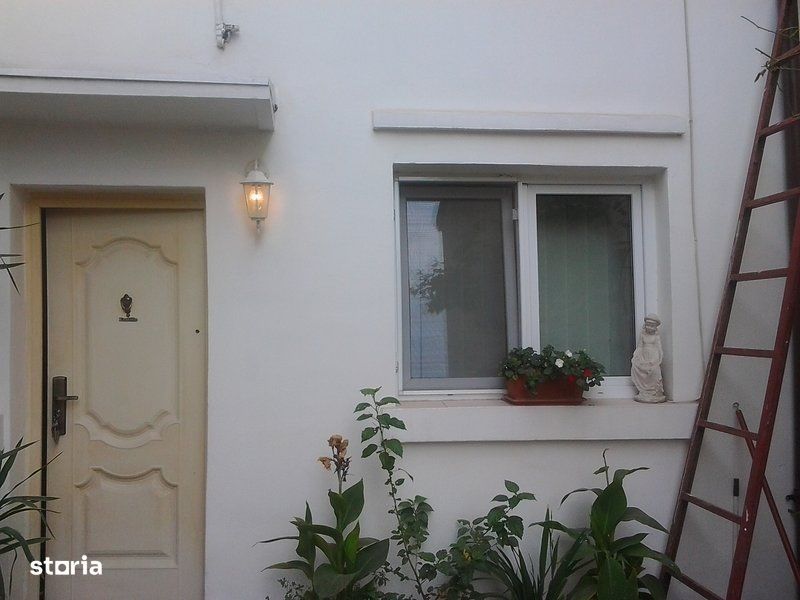 2 camere la curte Stefan Cel Mare