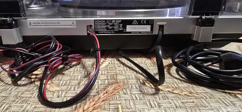 Vând pikup model Denon DP 300 F, complet automat