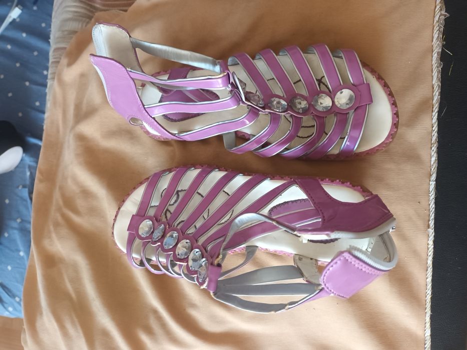 Продам сарафан на девочку и босоножки