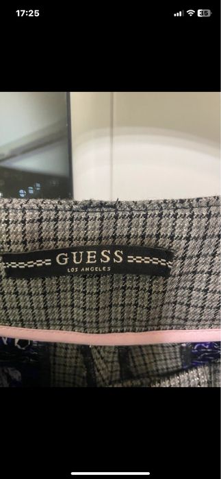 Pantaloni noi , de la Guess , originali
