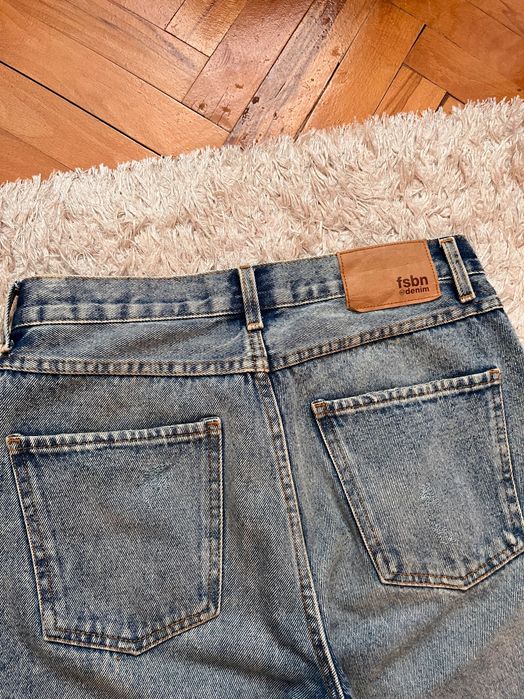 Скъсани дънки (MOM fit)