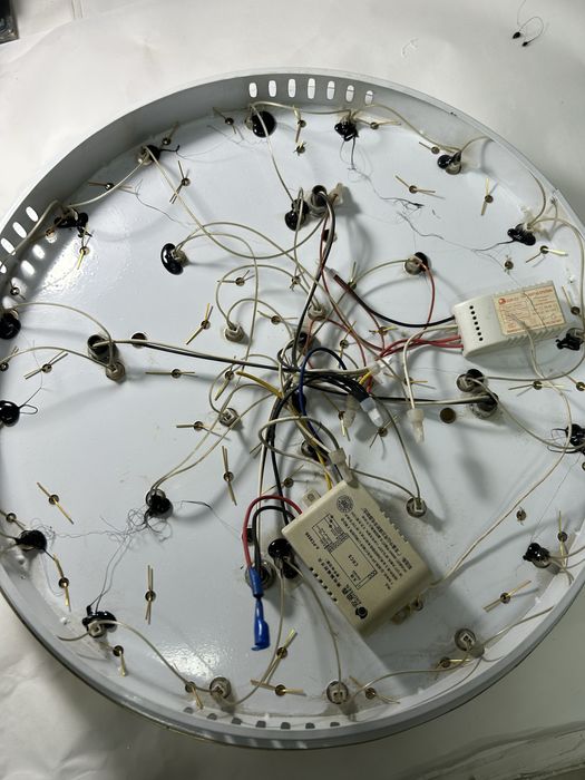 Люстра хорошая с пультом