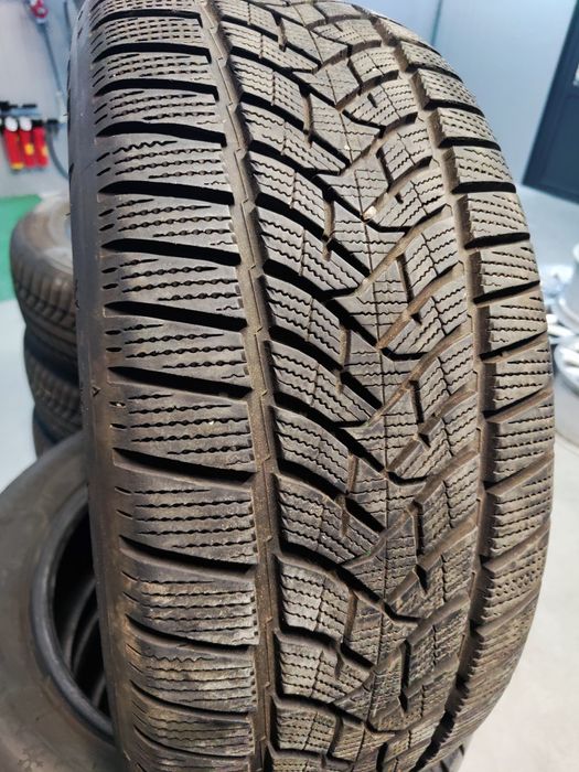 4 бр зимни 235/55/17 Dunlop