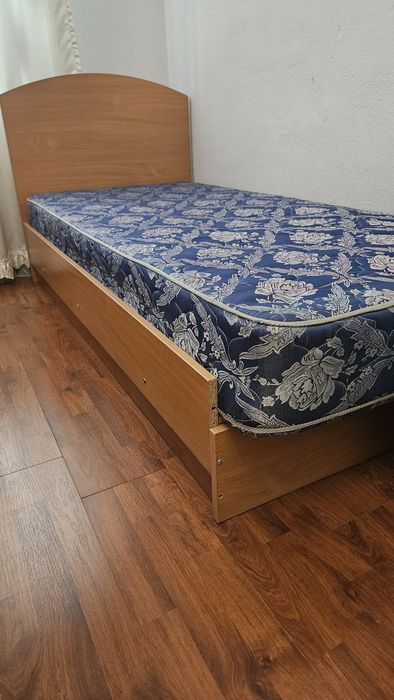 Кровать  90 × 200