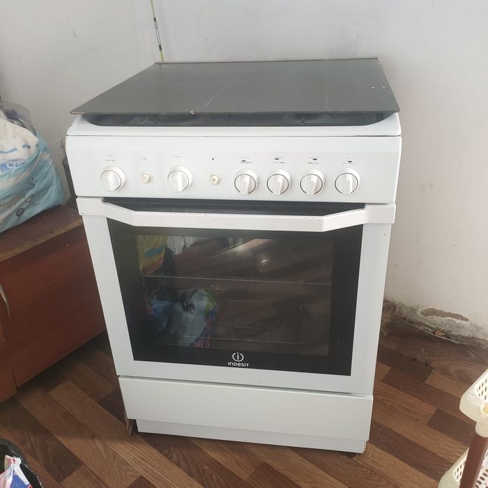 Продаётся газ плита Индезит