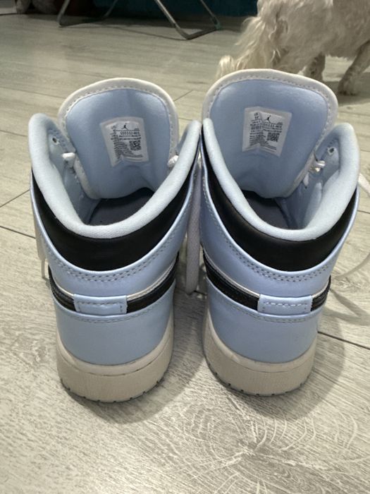 Air Jordan 1 Mid Ice Blue