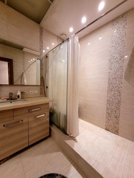 Продаётся 4-комнатная Фуркат парк