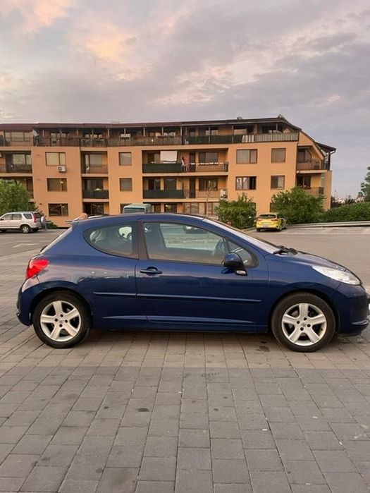Автомобил Peugeot 207