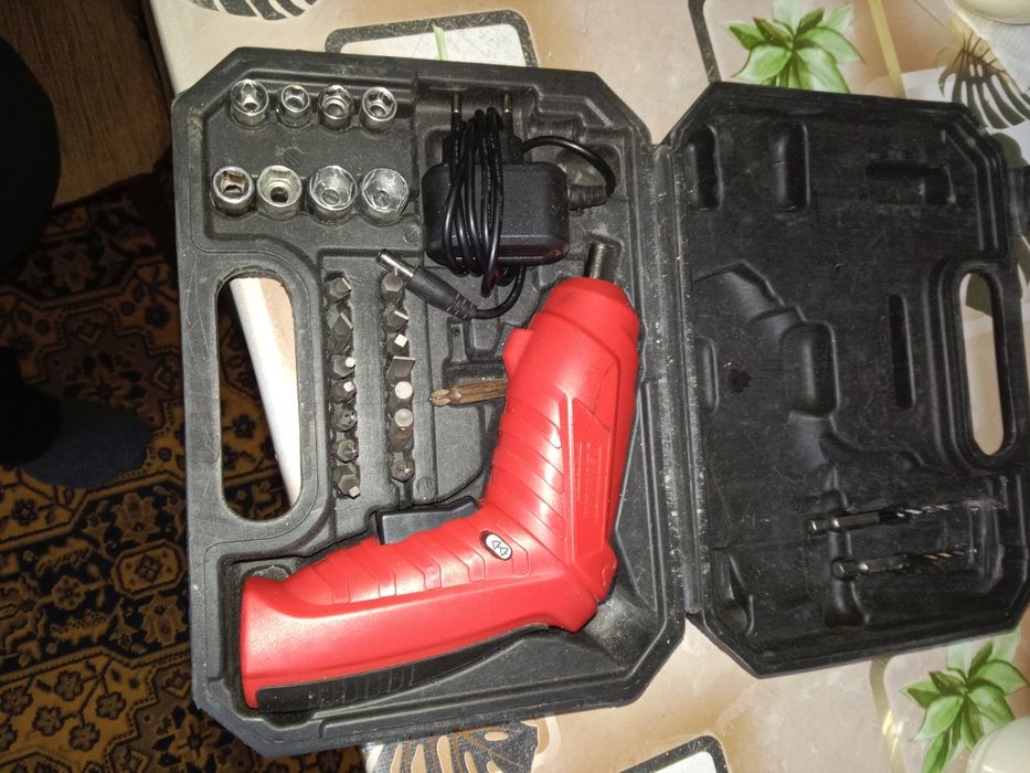 Продам шуруповёрт бу для мебели