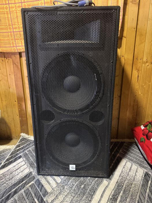 Vand boxe 1800 w in stare de functionare